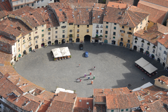 Lucca, Piazza dell’Anfiteatro